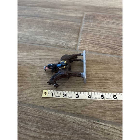 LEMAX Singing Carols #42256 & Policeman On Horse - Picture 11 of 11